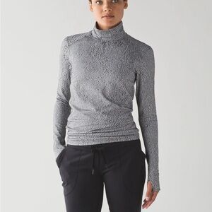 Lululemon Ready To Rulu Turtleneck
Running Luon Spray Jacquard White Black